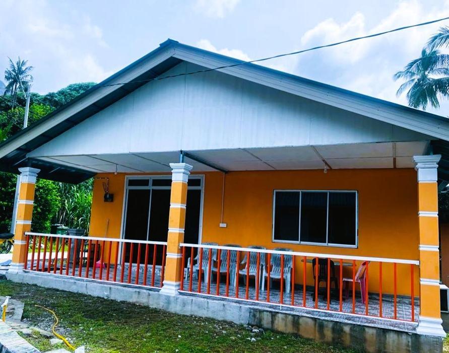Mukut Coral Chalet Kampong Mukut ภายนอก รูปภาพ