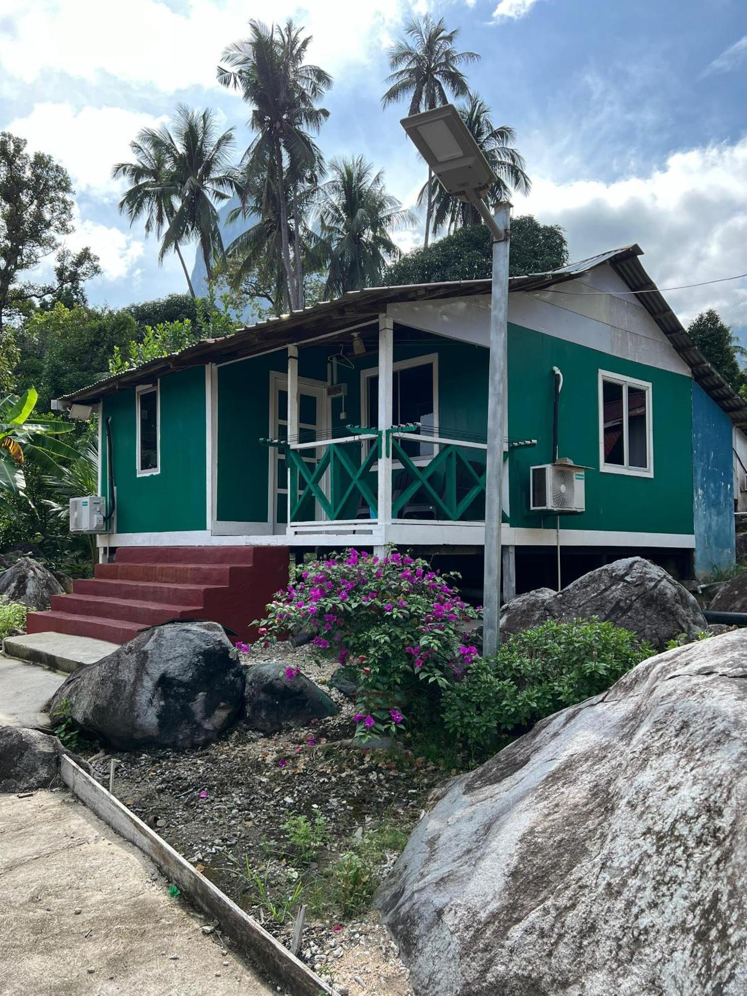 Mukut Coral Chalet Kampong Mukut ภายนอก รูปภาพ
