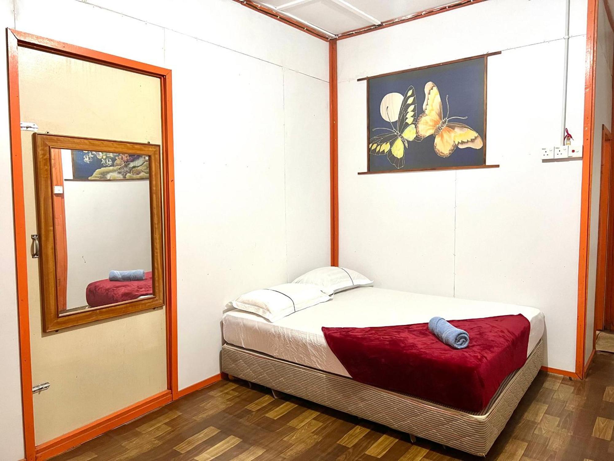 Mukut Coral Chalet Kampong Mukut ภายนอก รูปภาพ